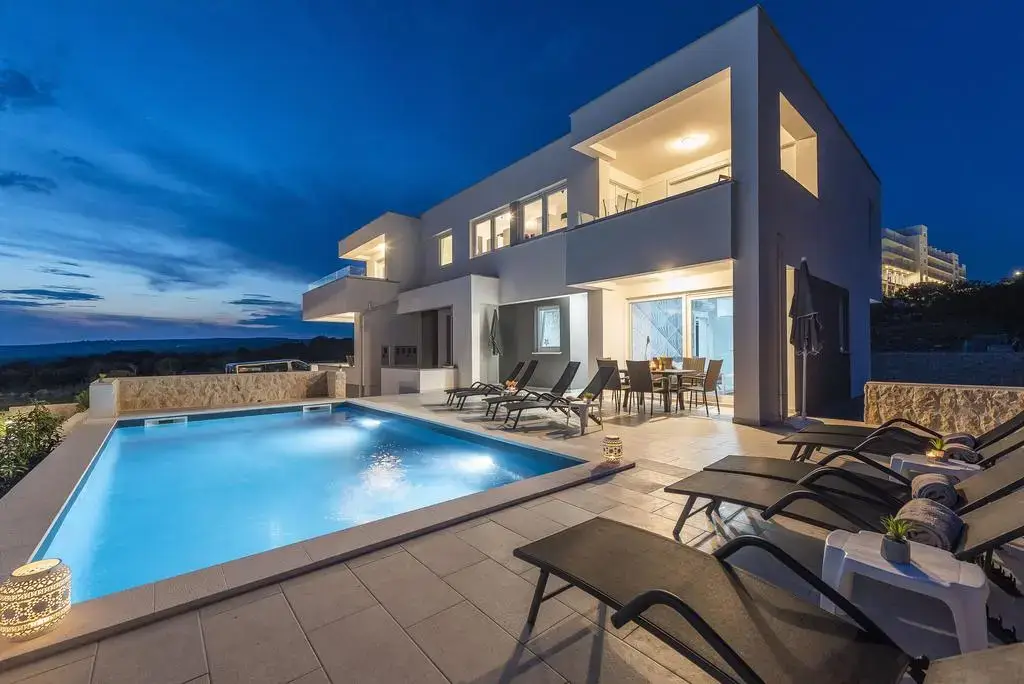 Premium Apartment mit Pool